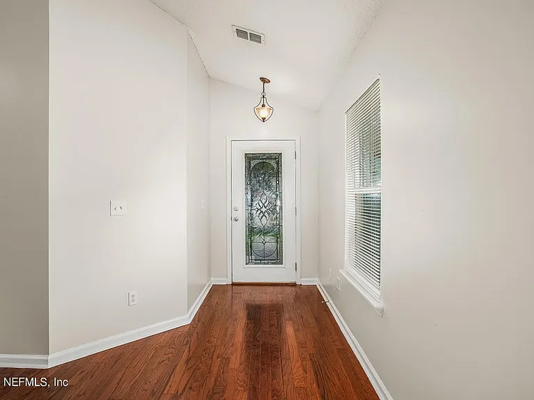 11046 Campus Heights Ln — Photo 2