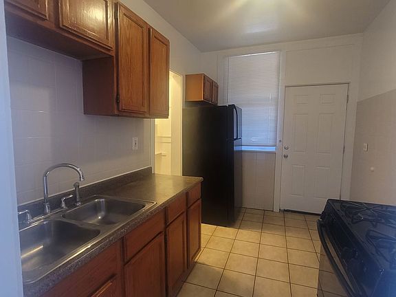 3rd image of 6841 S Dante Ave #3
