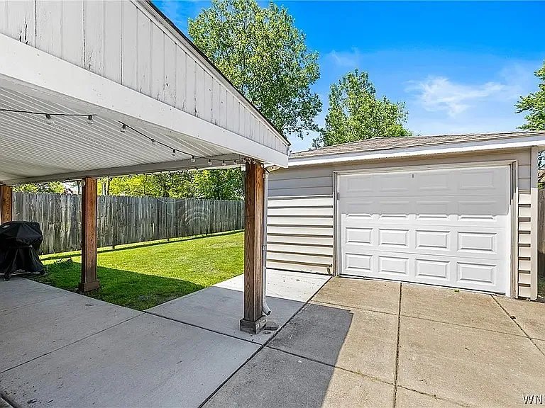 3 bed, 960 sqft, $2,300 — Photo 4