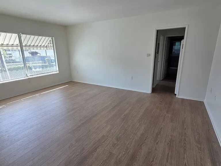 529 N Alfred St #6 — Photo 6