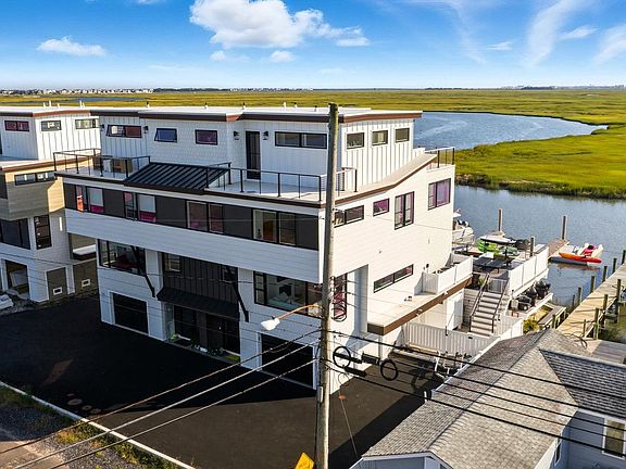 2nd image of 923 Stone Harbor Blvd W