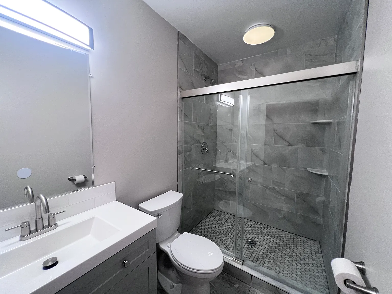 2 bed, 1.5 bath, 2500 sqft, $1,900 — Photo 3