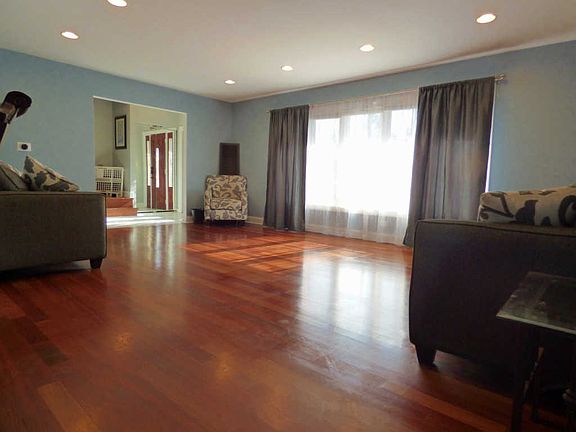 3rd image of 104 E Berkley Dr