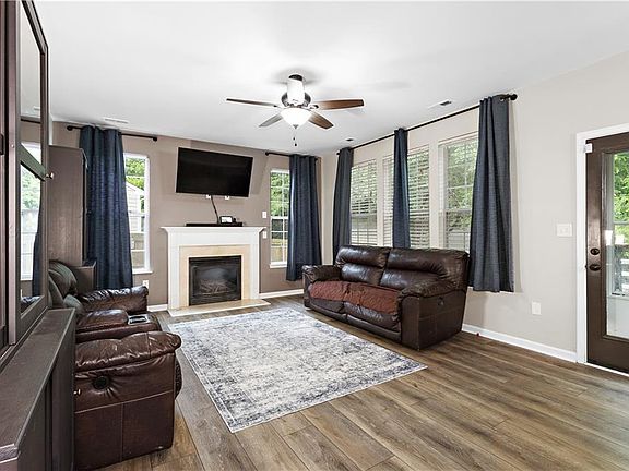 5th image of 3010 Elmore Cir