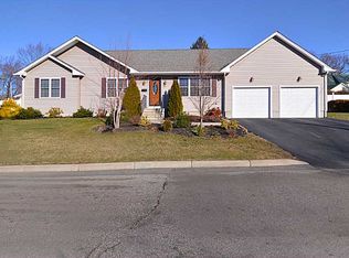 33 Plymouth St, Cranston, RI 02920