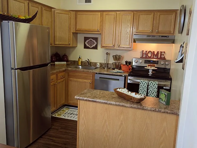 Chapel Lake Apartments — Photo 44