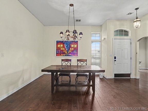 5th image of 201 W Charleston Pl