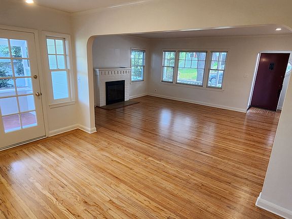 4th image of 108 Burbank Ave
