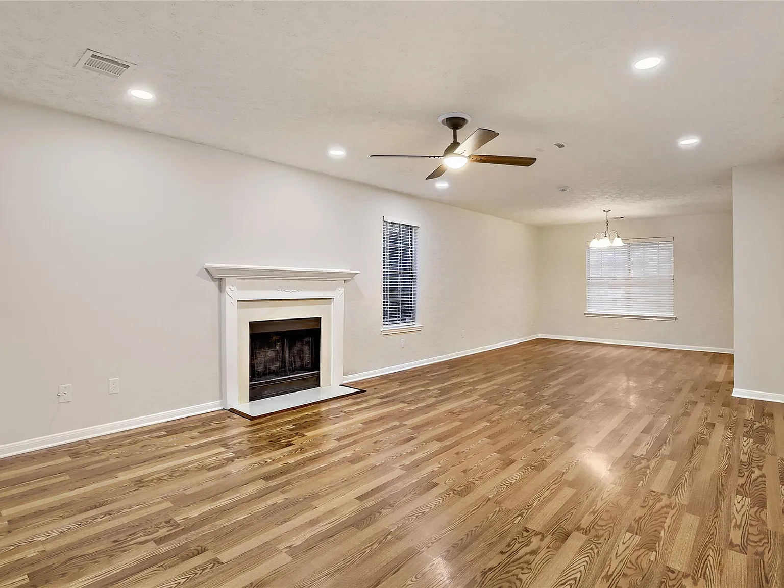 3 bed, 2.5 bath, 2128 sqft, $1,900 — Photo 2