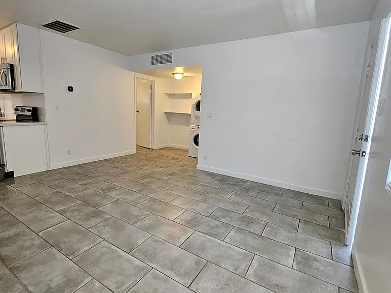 1422 S Casino Center Blvd — Photo 7