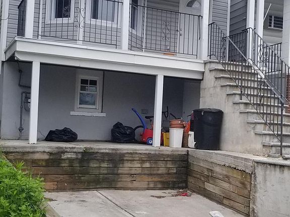 2nd image of 864 Van Duzer St
