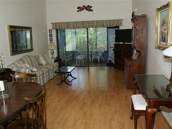 4th image of 651 Woodridge Dr