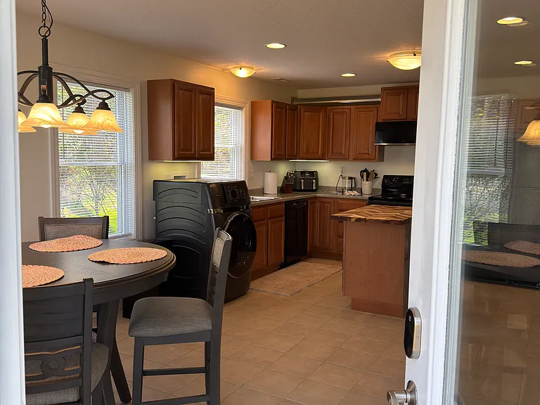225 Nathan Ct — Photo 8