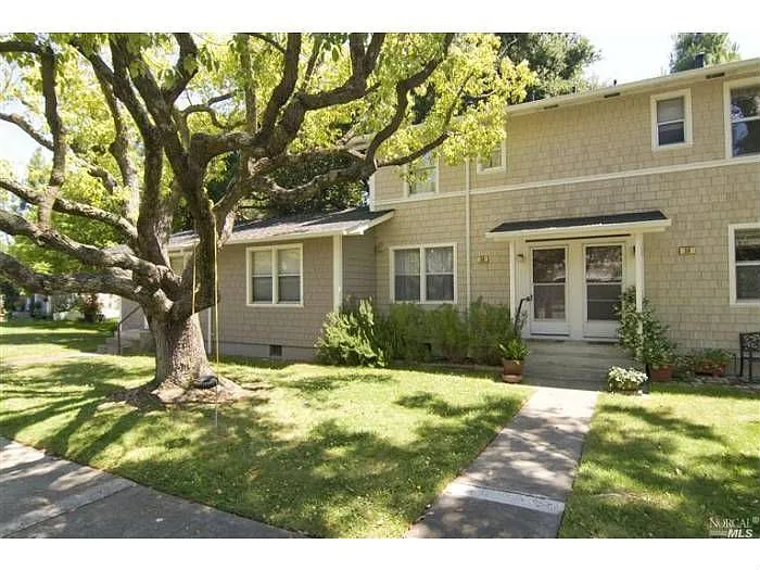 60 Livingston Ct photo 1
