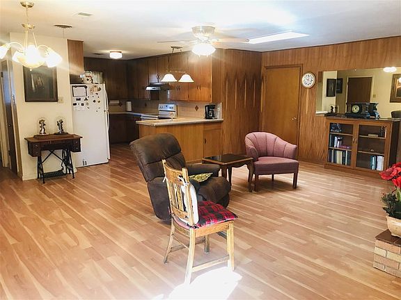 4th image of 612 Gary Dr
