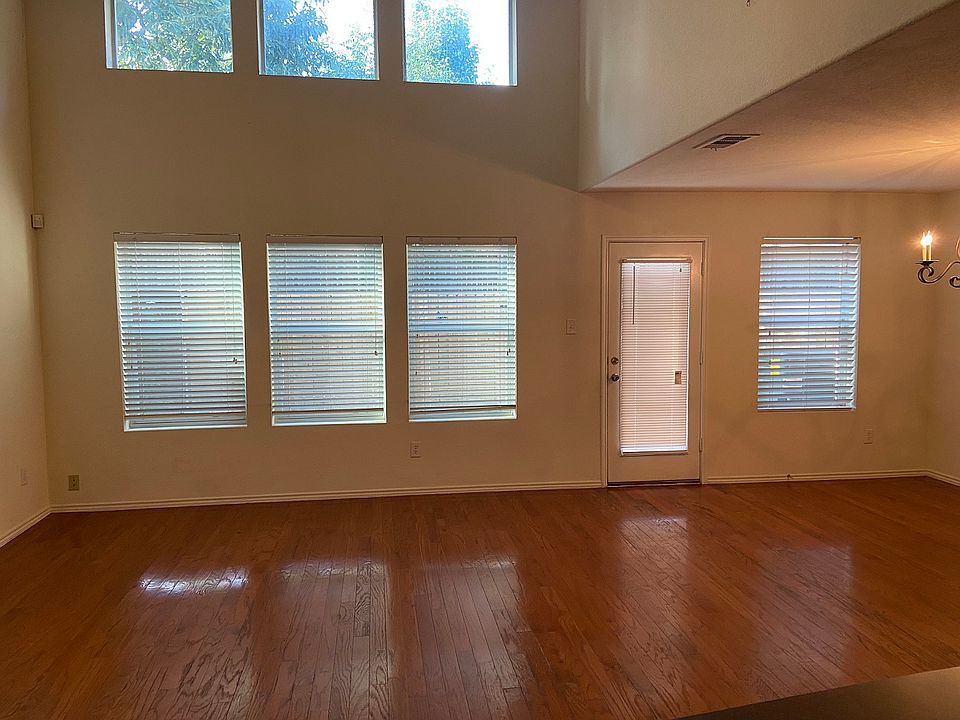 2nd image of 9936 Fleetwood Dr