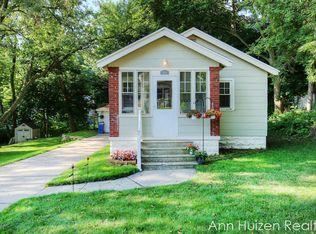 1740 McDonald St NW, Grand Rapids, MI 49504