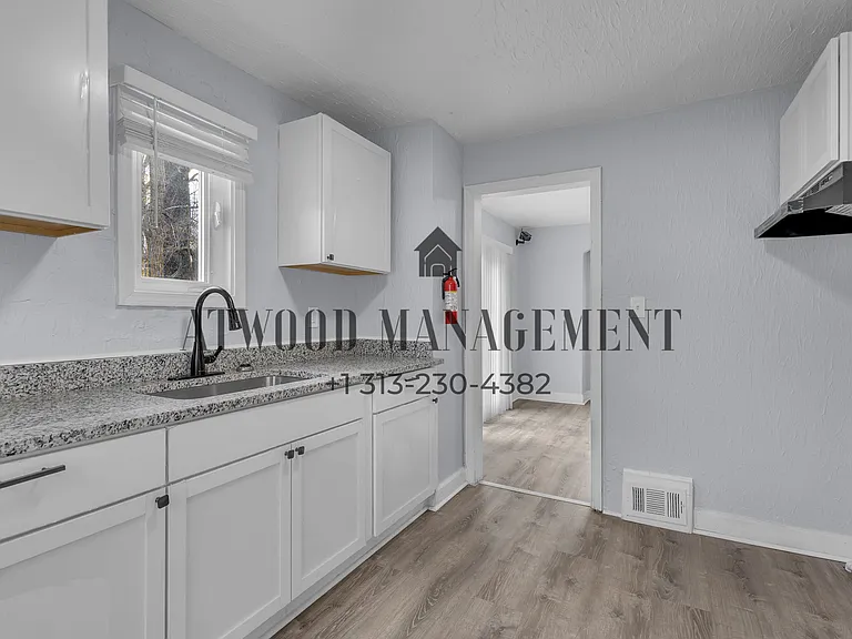 12950 Glastonbury Ave — Photo 5