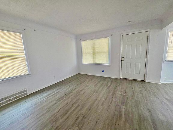 4th image of 9589 Mansfield St