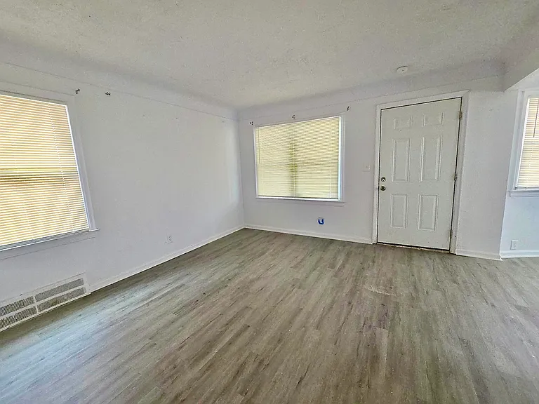 9589 Mansfield St — Photo 4