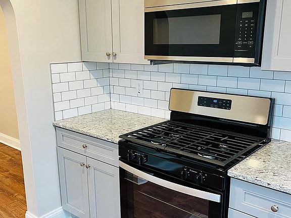 4th image of 424 N Springfield Rd