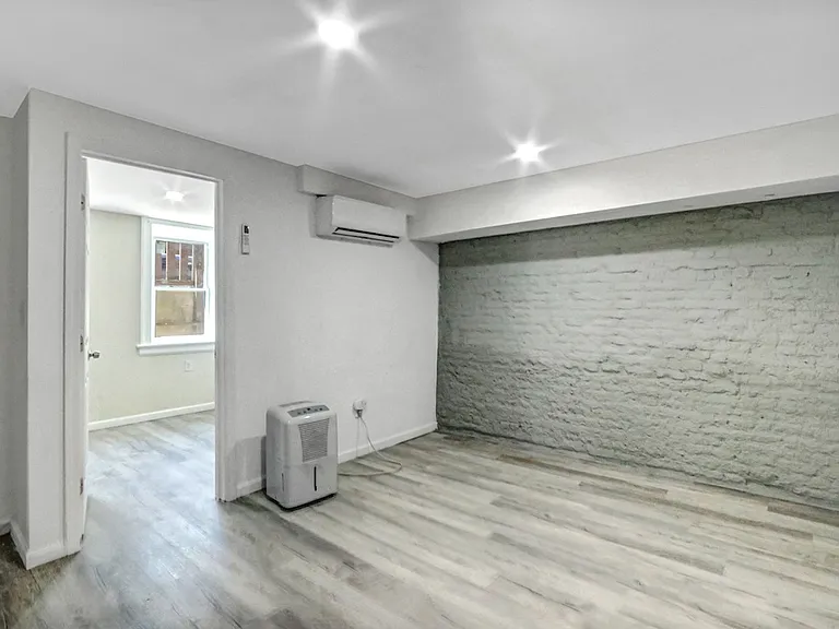 136 Johnston St #1 — Photo 5