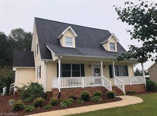 804 Smith Rd, Mount Airy, NC 27030