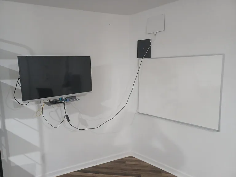 Whiteboard & TV/display monitor