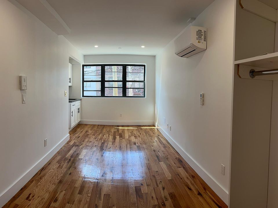 2nd image of 1298 Shakespeare Ave APT 1