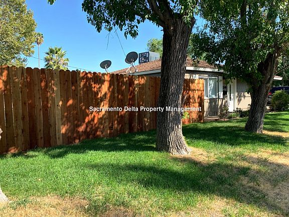 2nd image of 1240 Morse Ave