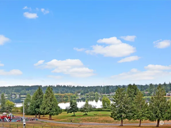 23501 Lakeview Drive #D303, Mountlake Terrace, WA 98043