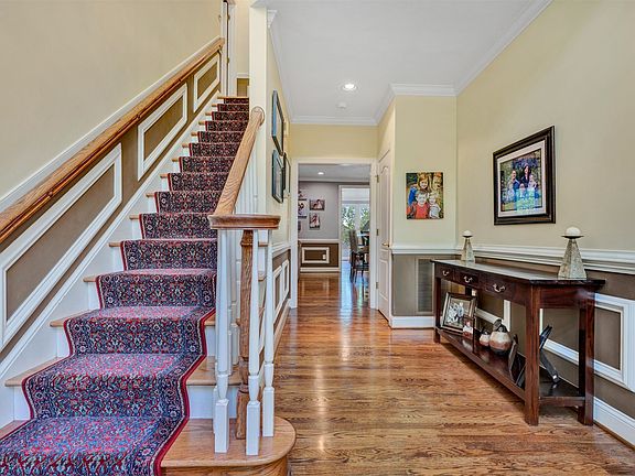 3rd image of 1586 Strawberry Mountain Dr