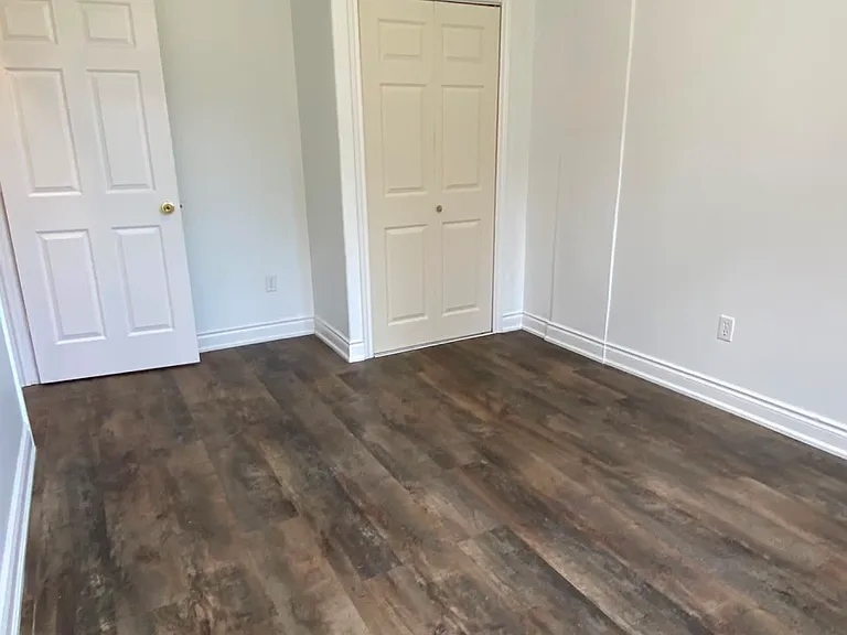 590 Main St E #4 — Photo 8