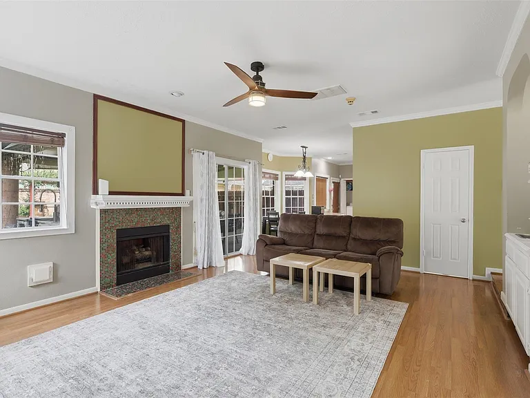 2114 Gentryside Dr — Photo 12