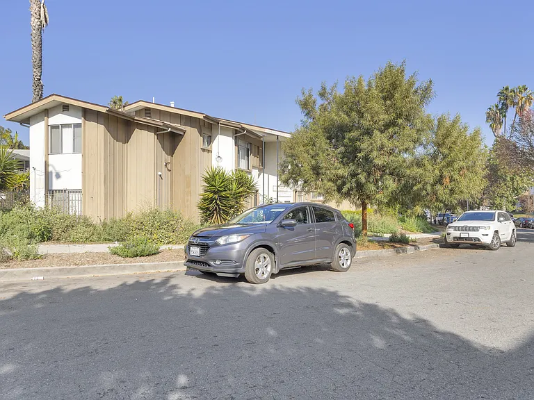 3867 Potomac Ave. — Photo 11