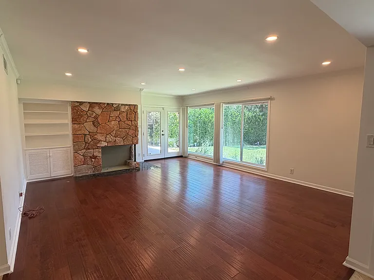 1385 Greenmont Dr — Photo 11