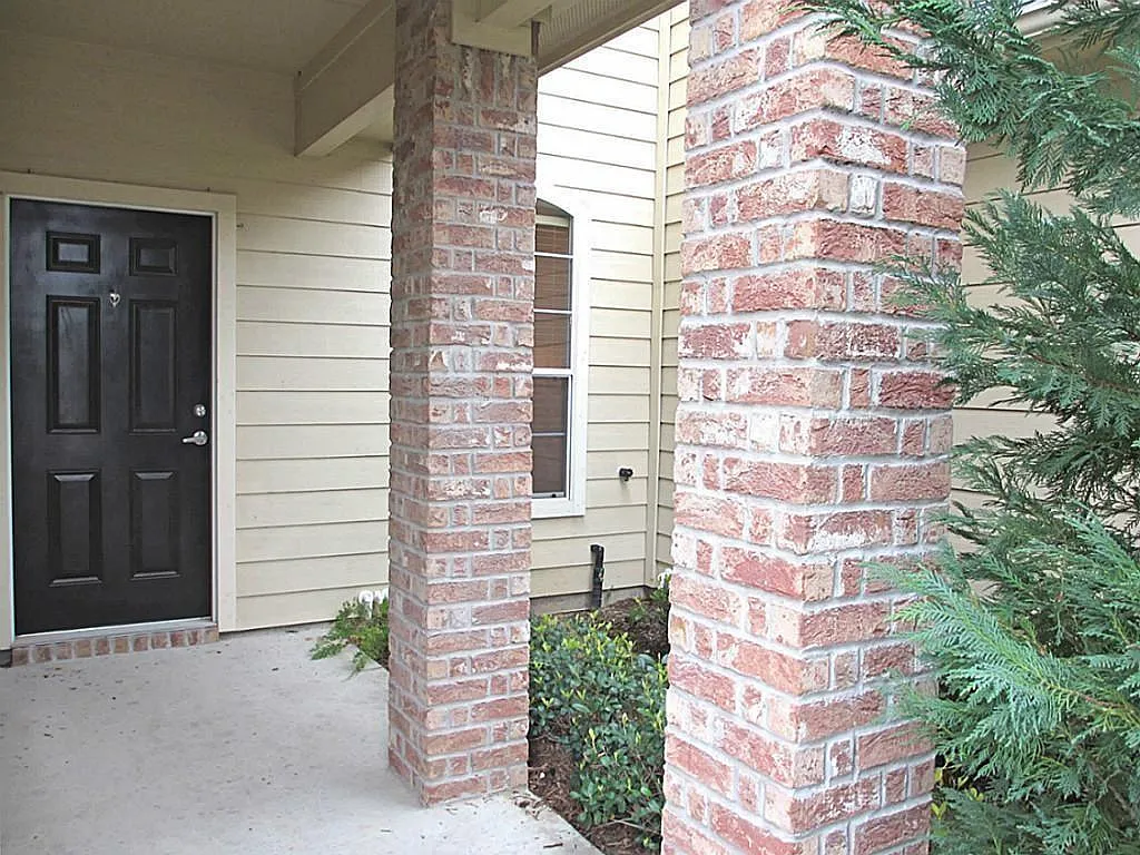 Building Photo - 906 Sterling Creek Cir