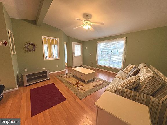 3rd image of 30 Fort Lee Dr