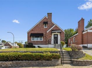 8746 Park Ln, Saint Louis, MO 63147
