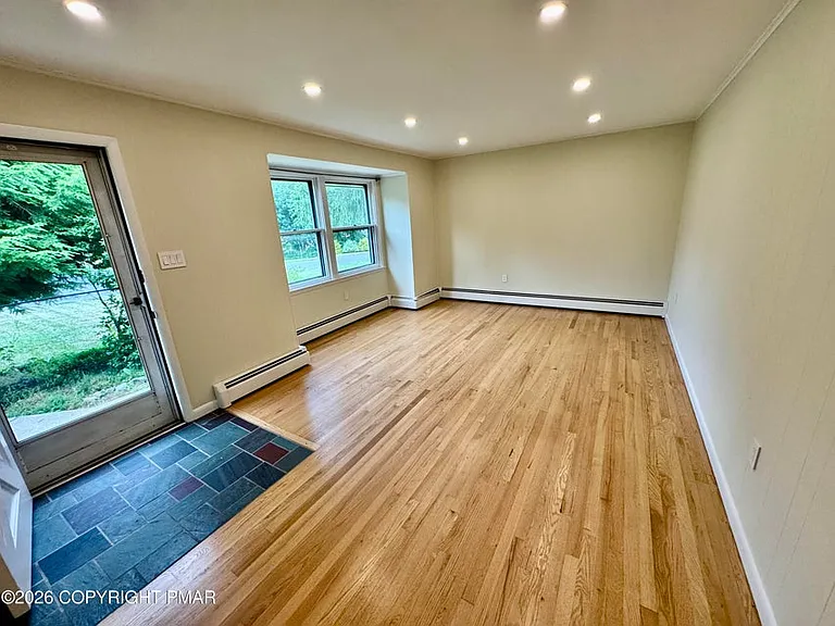 1111 Hillcrest Dr — Photo 4