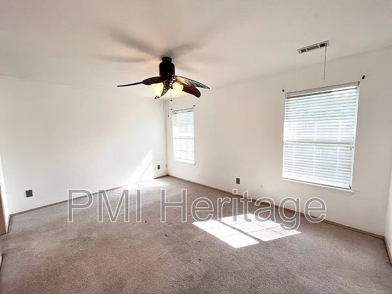 884 N Daisy Ln — Photo 10