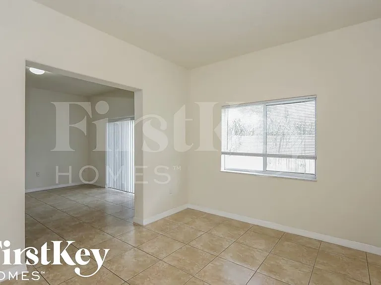 428 SE 12th Ter — Photo 8