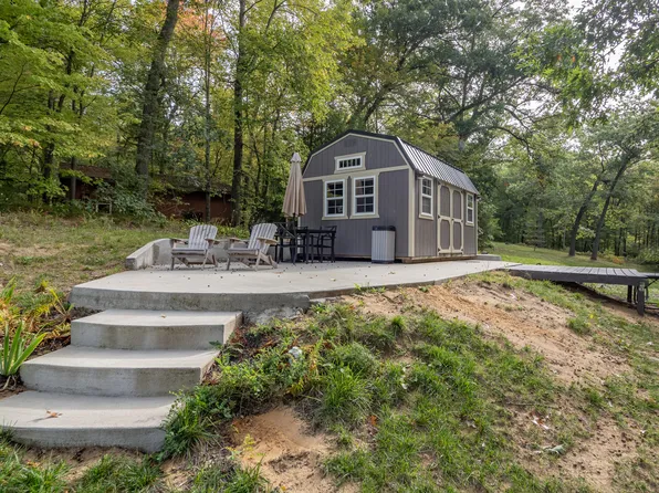 5696 Laura Dr, Shelbyville, MI 49344