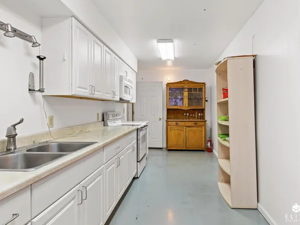 4800 Kenai Ave #2, Anchorage, AK 99508