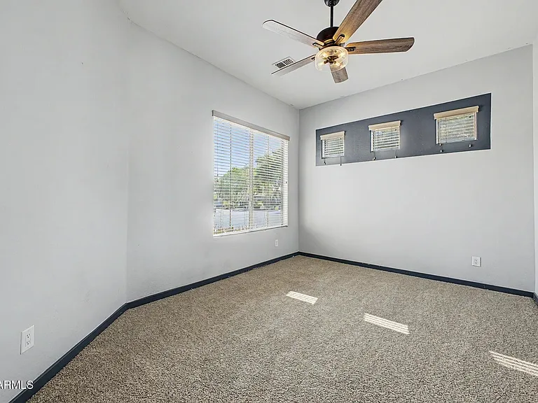 1902 E Desert Ln — Photo 32
