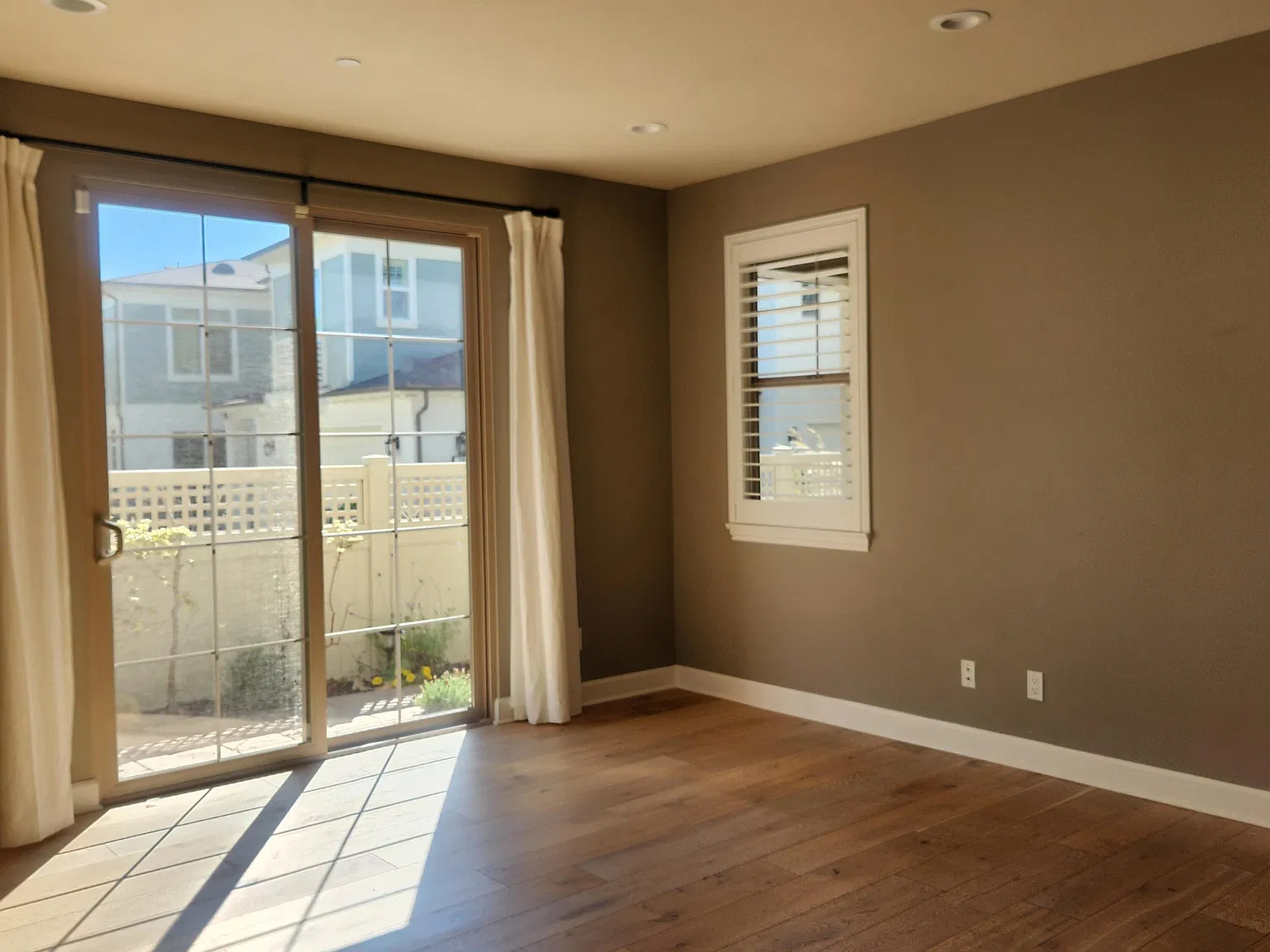 4 bed, 3.5 bath, 3097 sqft — Photo 3