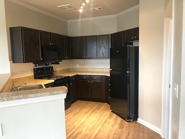 Huge Kitchens furnished with all appliances - Ref w/Icemaker- Stove- Dishwasher- Vent a hood microwave- garbage disposal