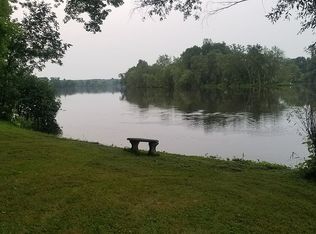 726 W River Rd, Gansevoort, NY 12831