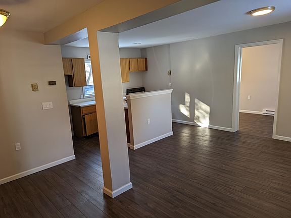 2nd image of 2 219 1/2 Oak St