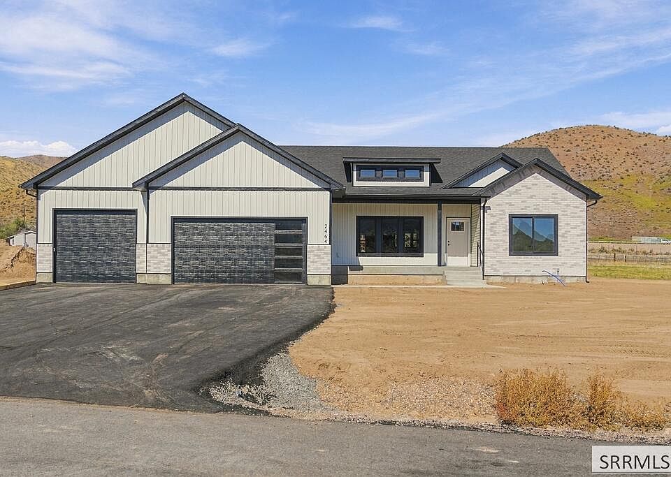 1st image of 2464 Old Canyon Dr